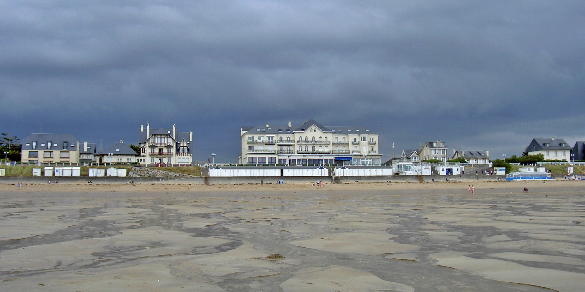 Grand Hôtel i Cabourg. Musselguidningen var i närheten Grand Hôtel i Cabourg. Musselguidningen var i närheten