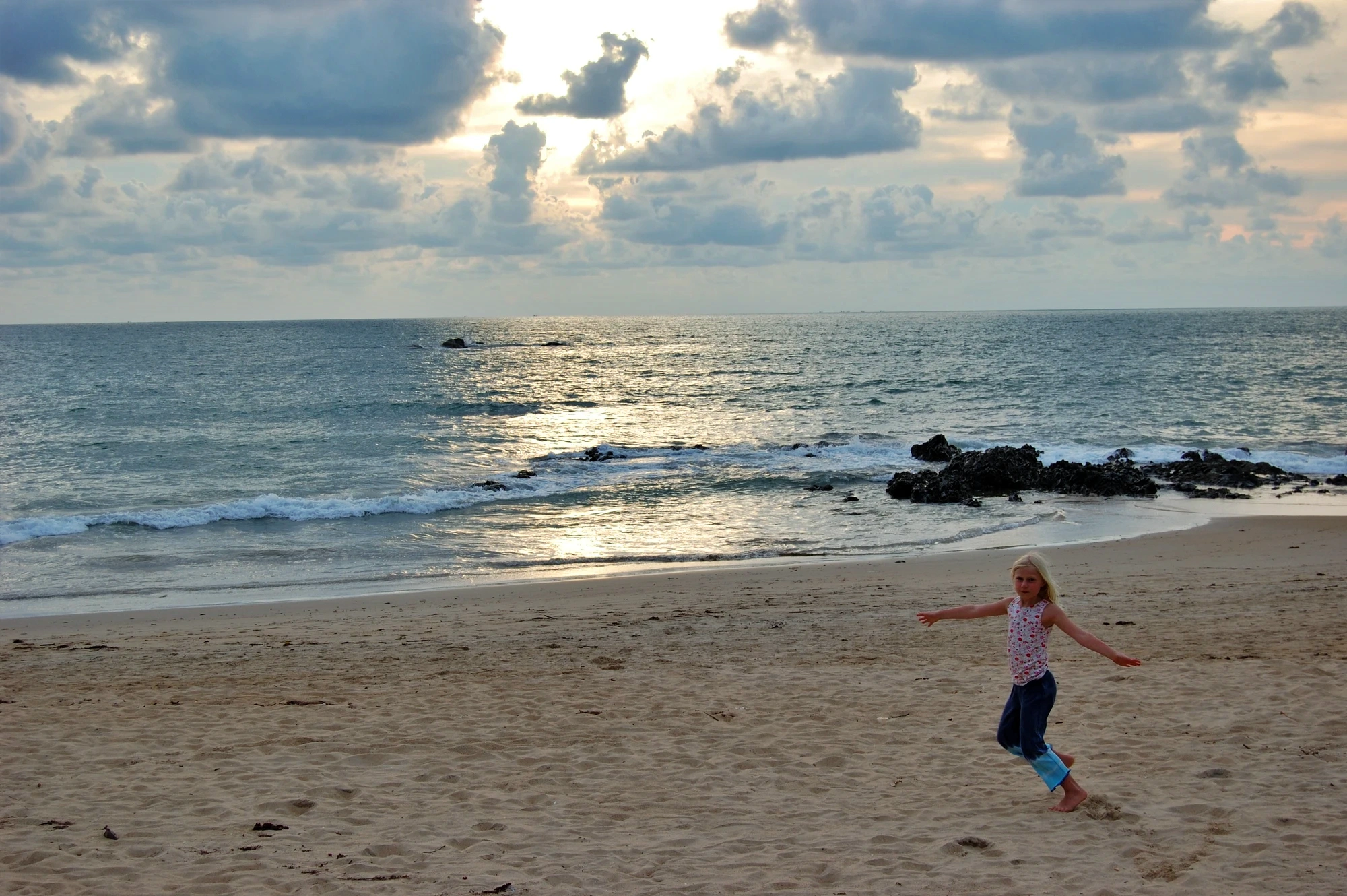Ellie dansar på stranden Ellie dansar på stranden