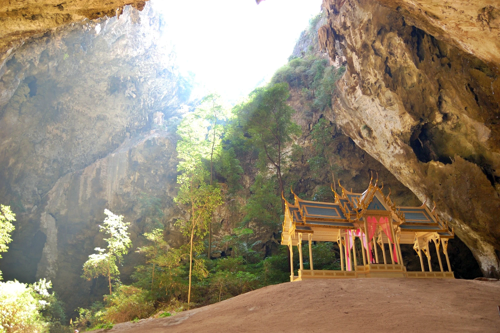 Den kungliga paviljongen Phra Thinang Khuha Kharuehat Den kungliga paviljongen Phra Thinang Khuha Kharuehat