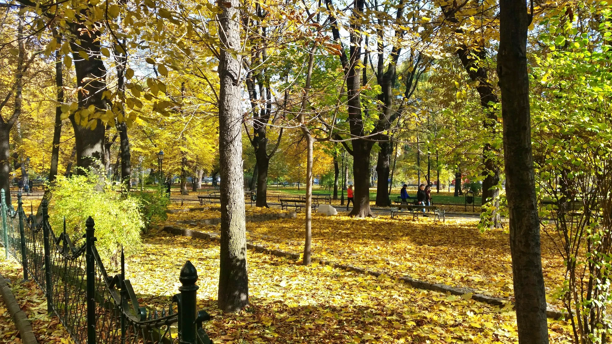 Parkområde utanför muren till Gamla stan Parkområde utanför muren till Gamla stan
