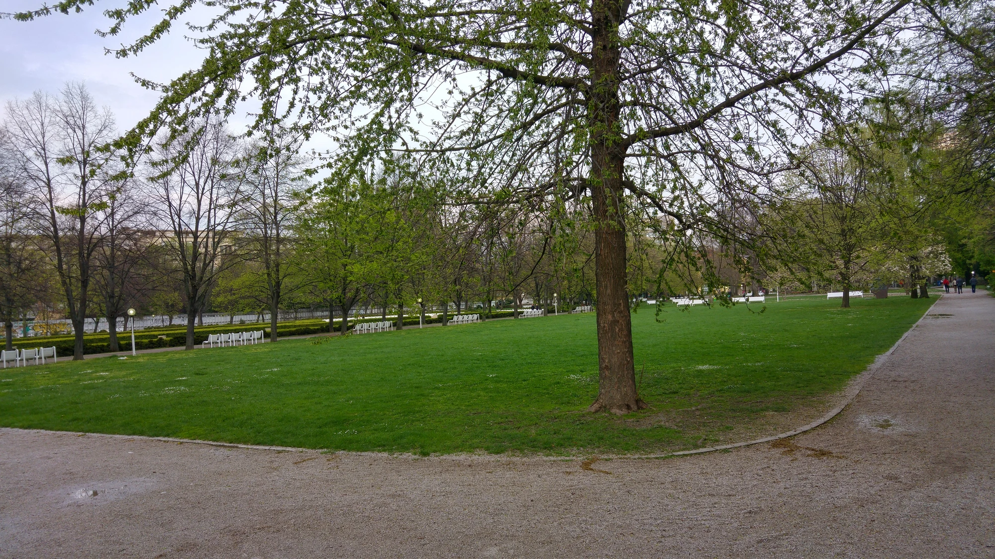 Promenad inne i Bratislava, kan ha varit Medická záhrada