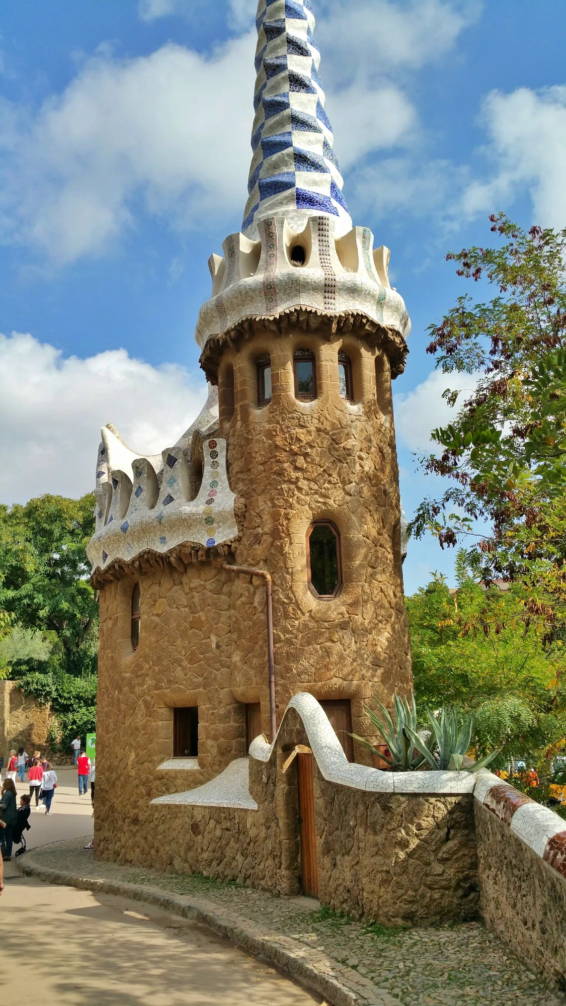 Guell parken, ett måste om man ska besöka Bracelona med fantastiska byggander och fin utsikt över Barcelona Guell parken, ett måste om man ska besöka Bracelona med fantastiska byggander och fin utsikt över Barcelona