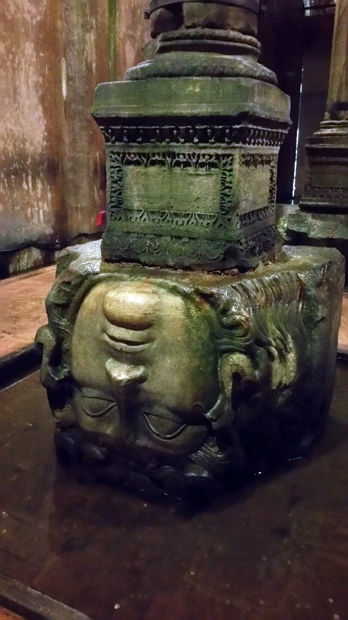 Medusahuvudena, Basilica Cisternen Medusahuvudena, Basilica Cisternen