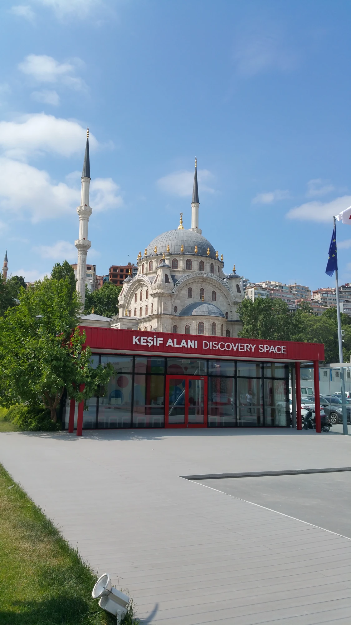 En moské vid Moderna Muséet på Galata-sidan