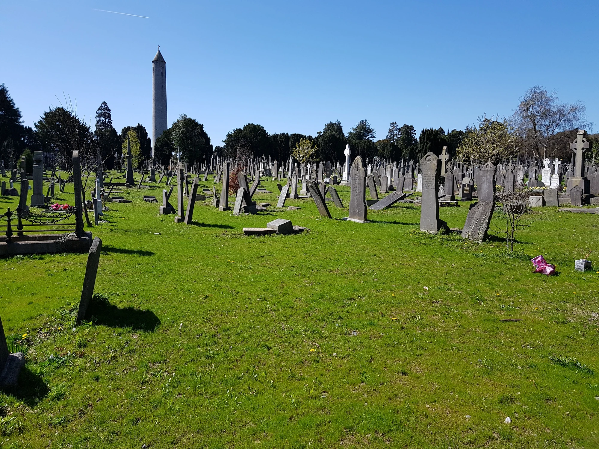 Dag 2, besök på Glasnevin Cemetery En välbehövlig öl efter begravningsplatsbesöket på John Kavanagh The Gravediggers Dag 2, besök på Glasnevin Cemetery En välbehövlig öl efter begravningsplatsbesöket på John Kavanagh The Gravediggers