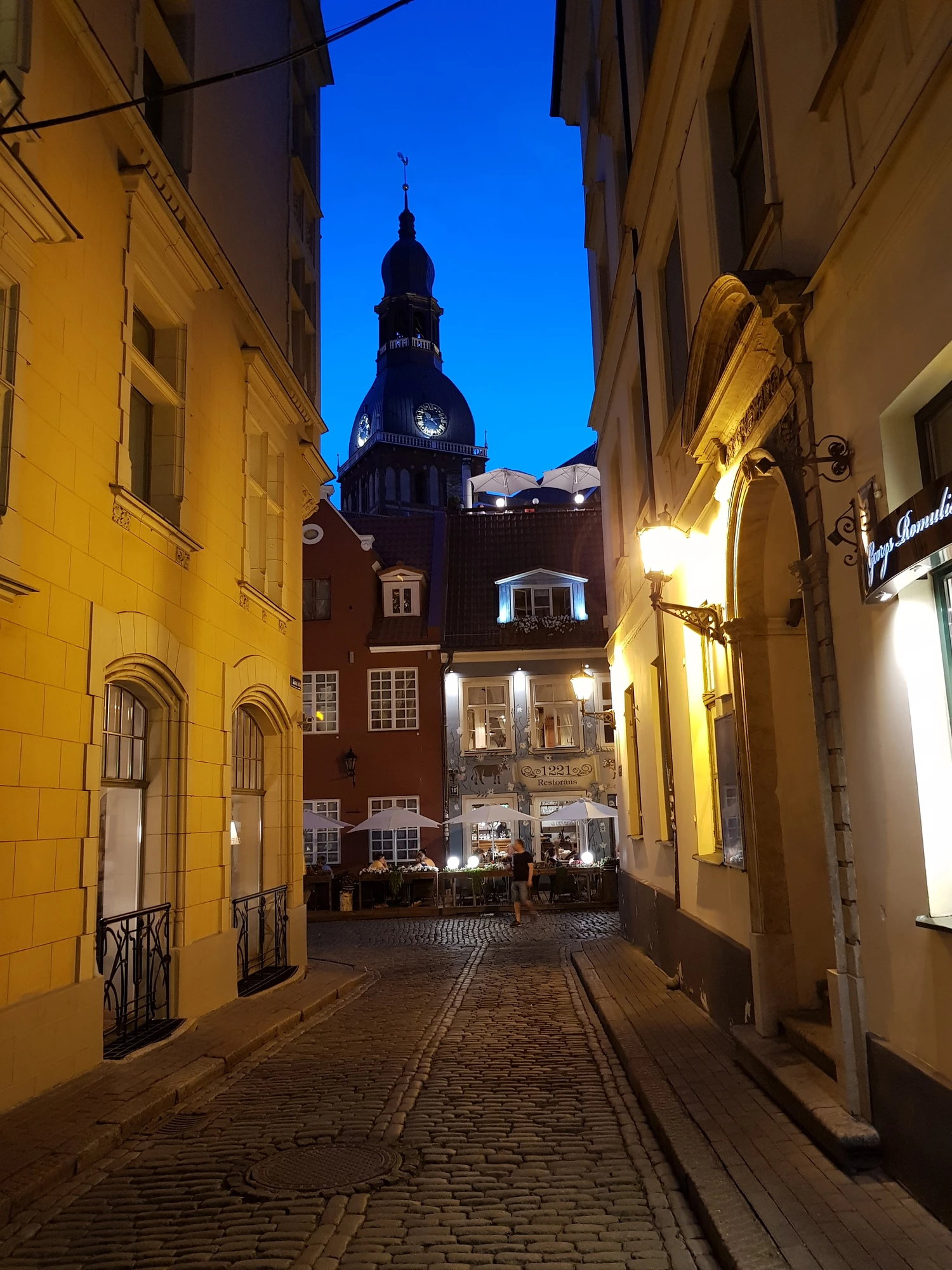 En av gränderna i gamla stan En av gränderna i gamla stan