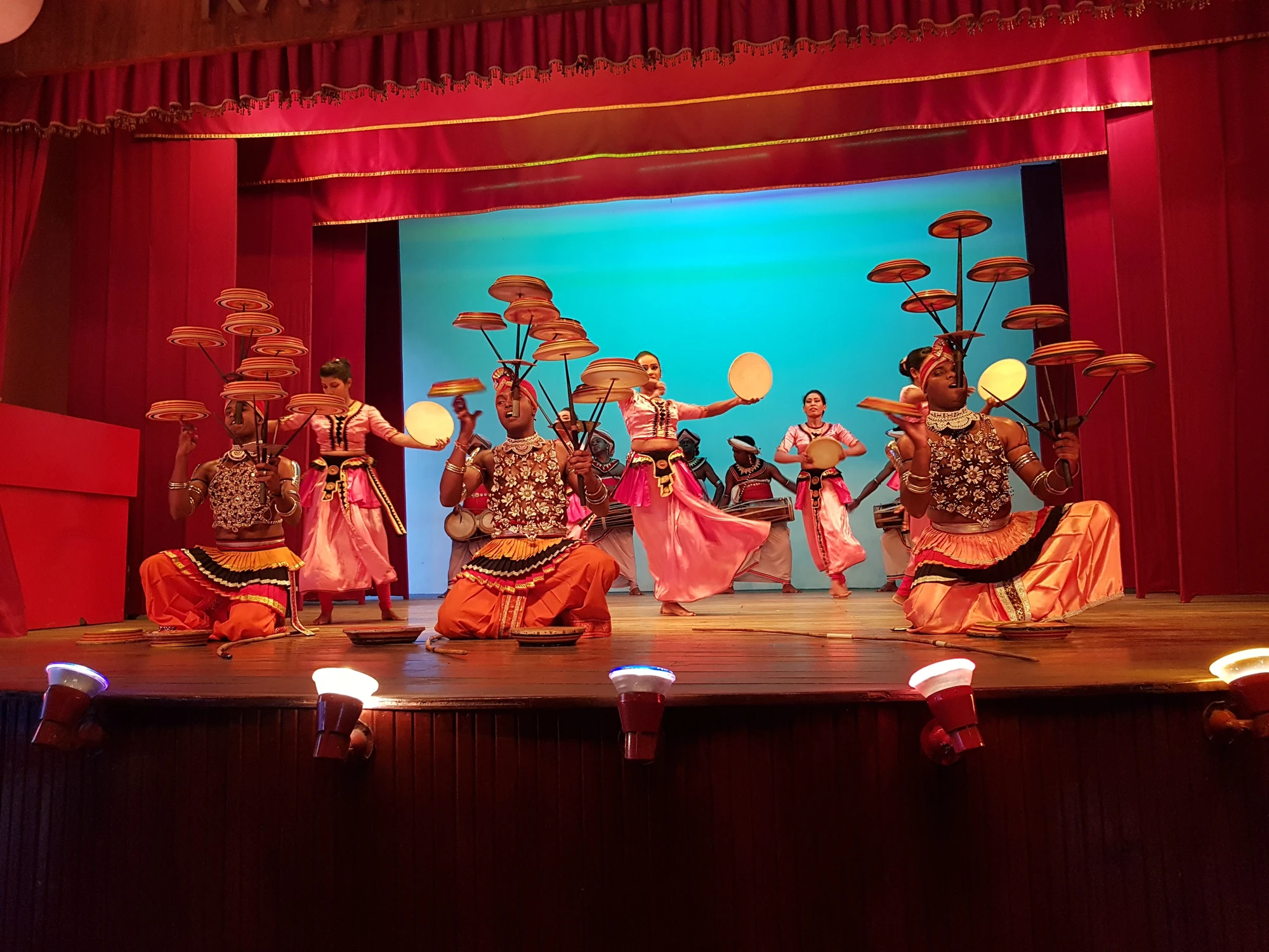 Uppvisning i Kandy, Kandy Lake Club - Cultural Dance Show Uppvisning i Kandy, Kandy Lake Club - Cultural Dance Show