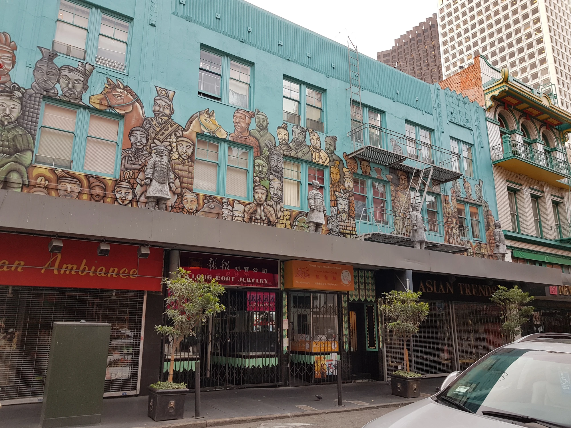 Inledningen av vandringen till Golden Gate bridge, Grant Avenue,Chinatown. Inledningen av vandringen till Golden Gate bridge, Grant Avenue,Chinatown.