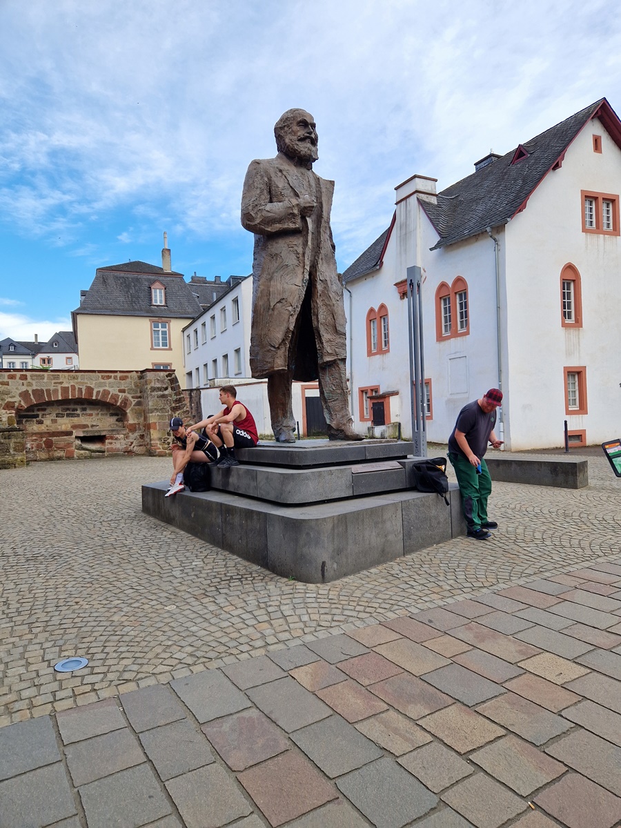 Marx vid Porto Nigra, Trier