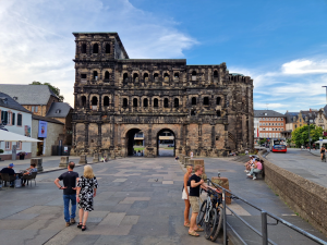 2. Trier